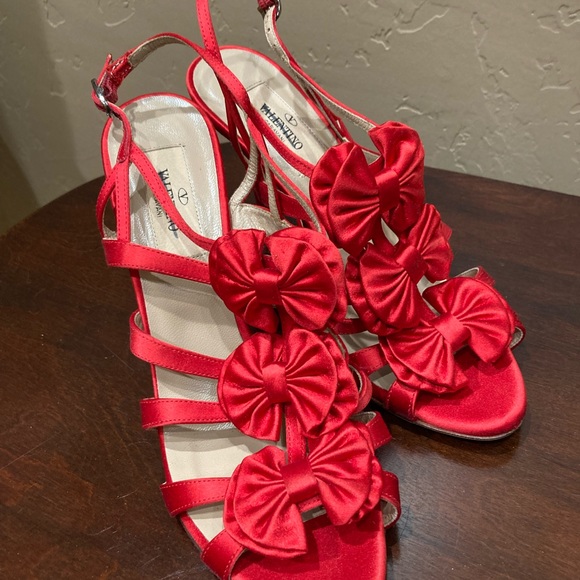 Valentino Garavani Red Satin Strappy Bow Heels, MISMATE, Right 7.5, Left 6.5 - Picture 4 of 13